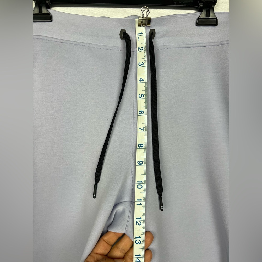 ON Running's  RUN ON CLOUDS SWEAT PANTS, Women size L - Picture 7 of 16